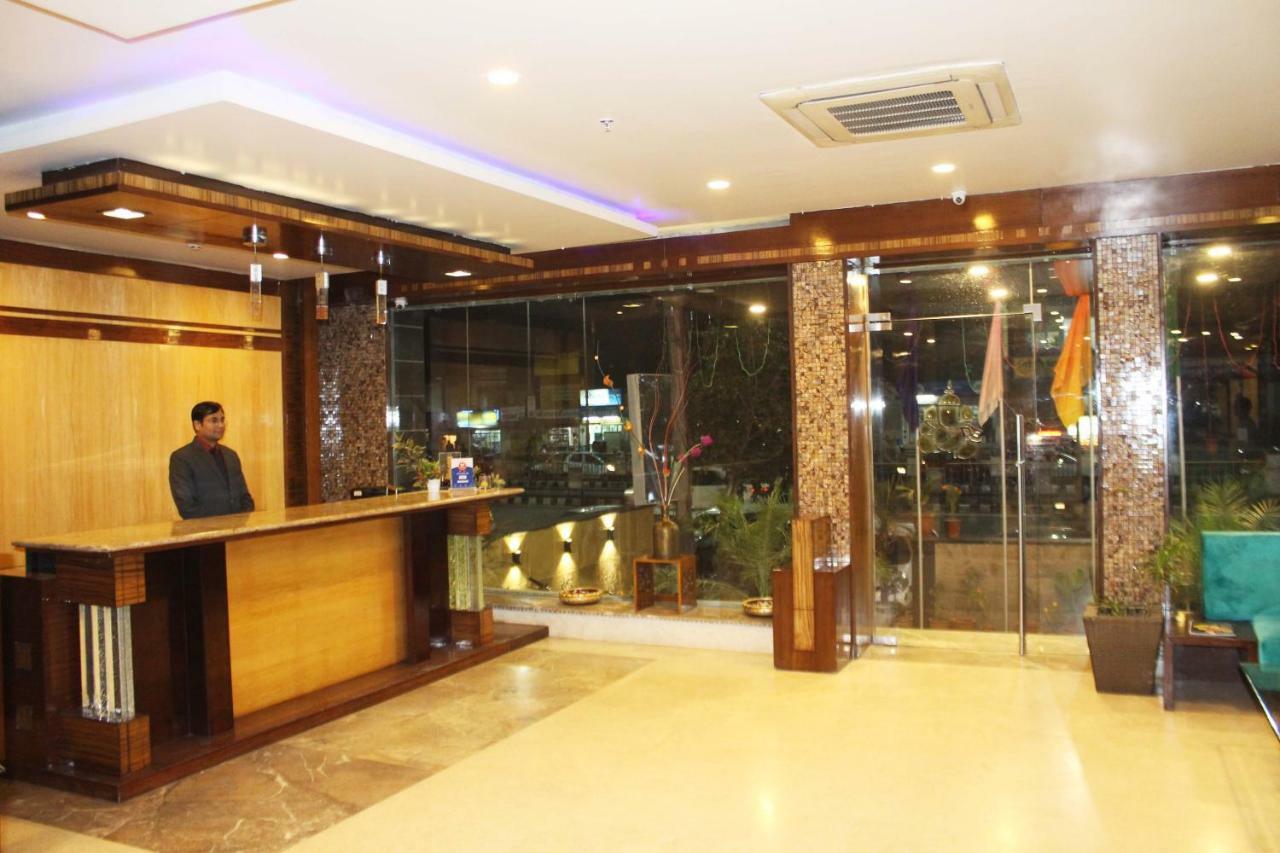 Tgi Apple Inn Τζαϊπούρ Εξωτερικό φωτογραφία