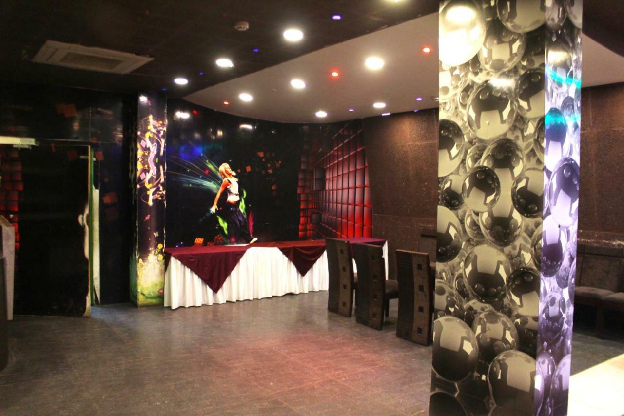 Tgi Apple Inn Τζαϊπούρ Εξωτερικό φωτογραφία